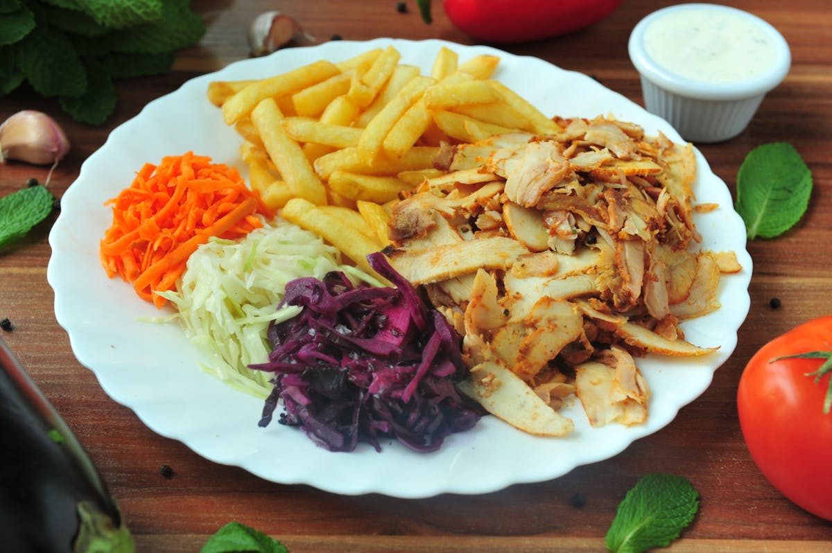 Döner kebab na talerzu