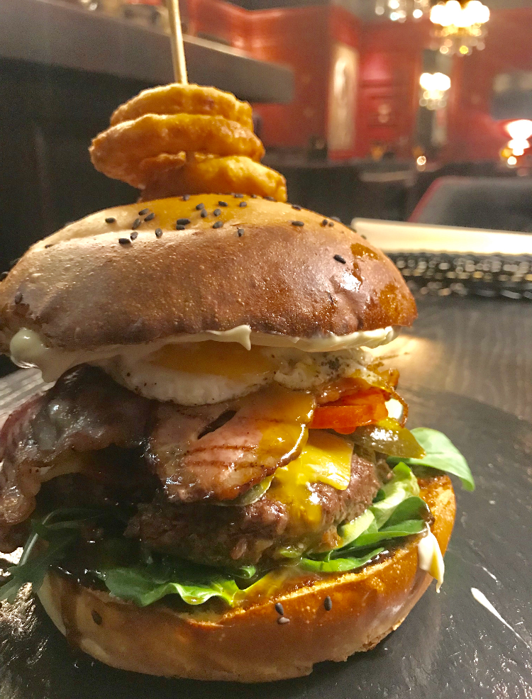 pyszny burger z dowozem w jeleniej gorze