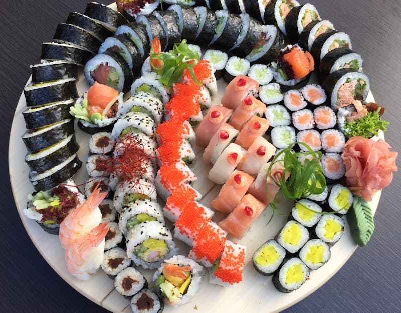 PRAWY BRZEG SET - promocyjny zestaw października - 100 kawałków pysznego sushi!