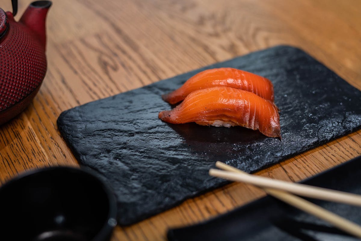 NIGIRI - kulki ryżu z dodatkiem na zewnątrz - 2 szt.